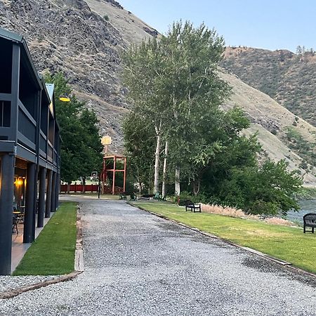 Steelhead Lodge Lucile Bagian luar foto