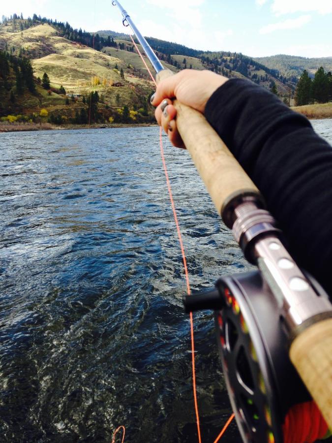 Steelhead Lodge Lucile Bagian luar foto