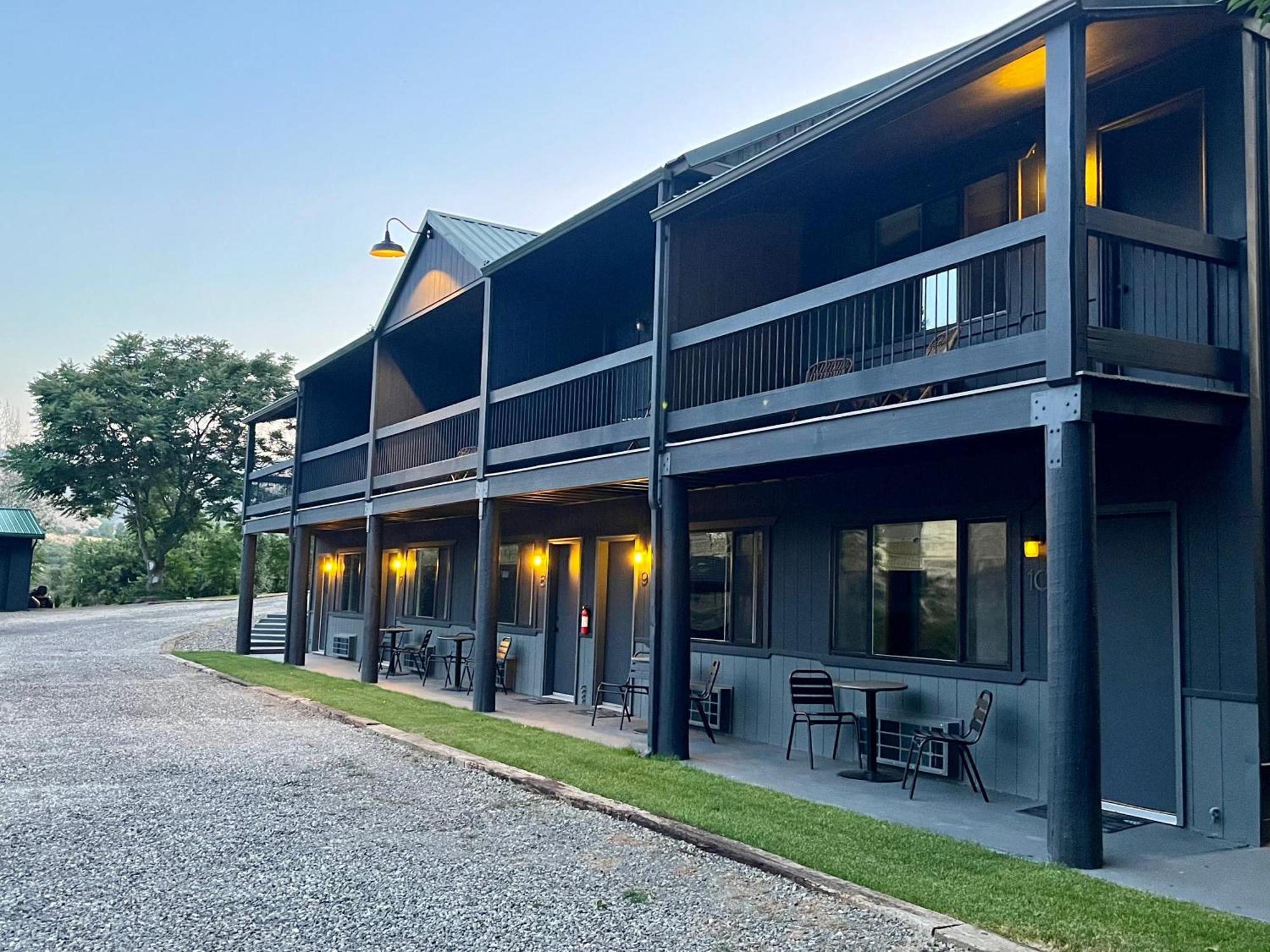 Steelhead Lodge Lucile Bagian luar foto