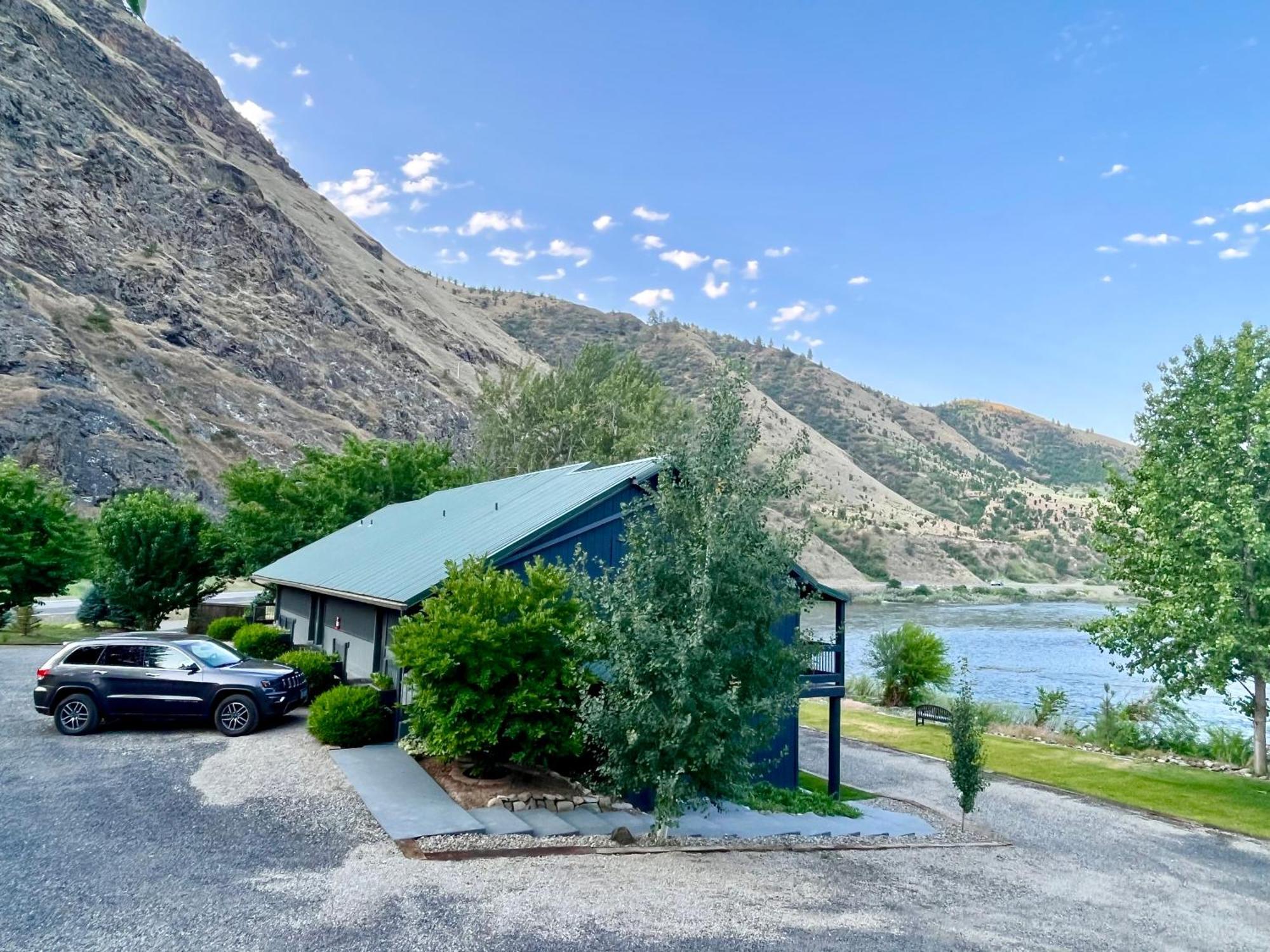 Steelhead Lodge Lucile Bagian luar foto