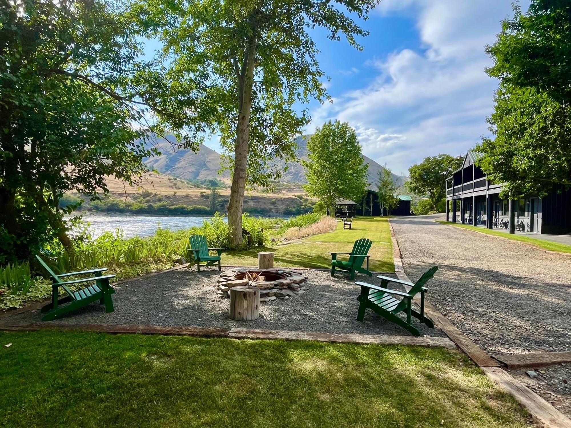 Steelhead Lodge Lucile Bagian luar foto