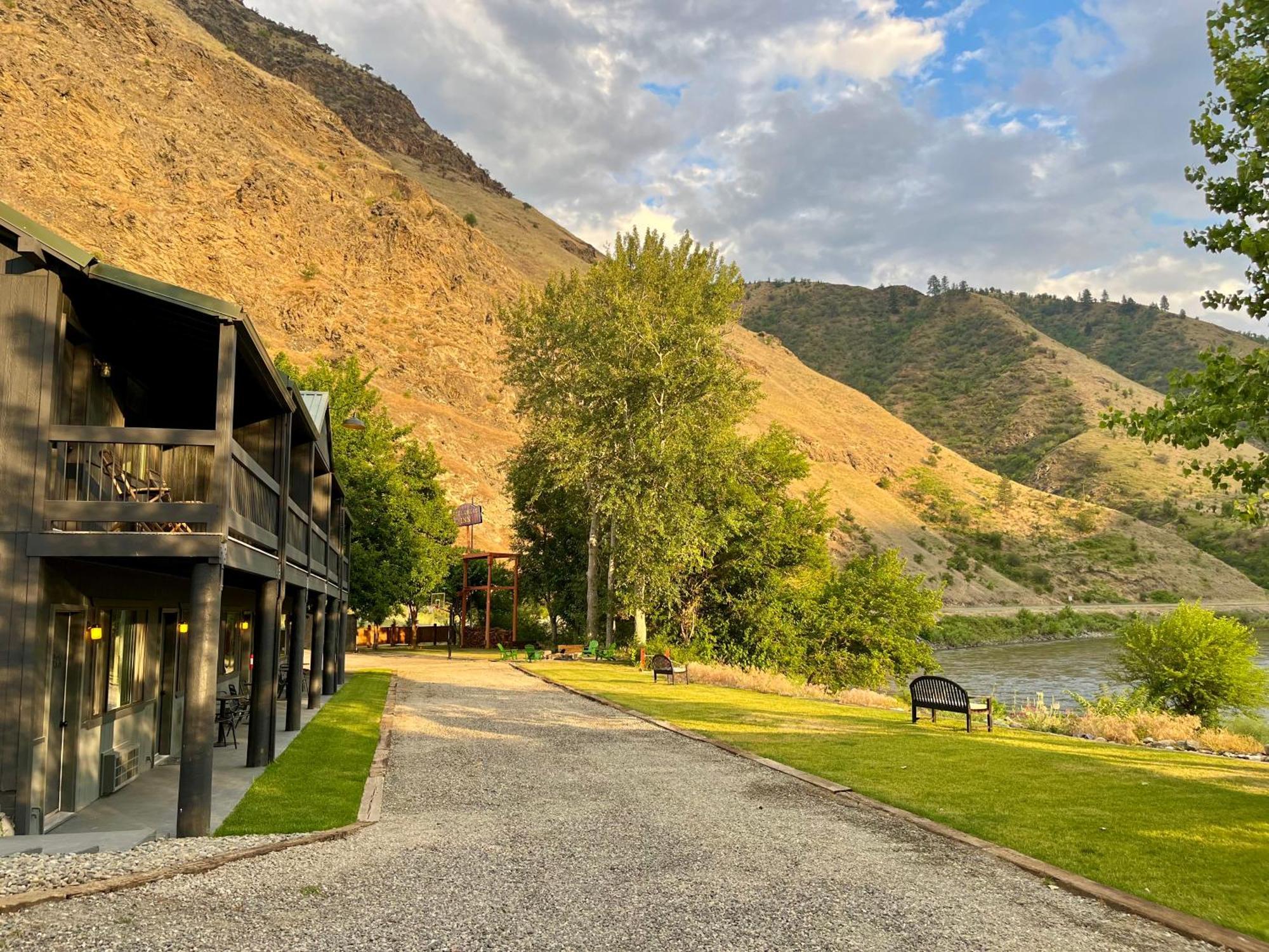 Steelhead Lodge Lucile Bagian luar foto