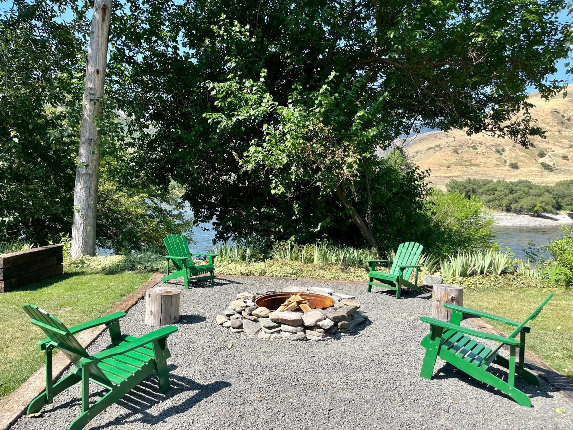 Steelhead Lodge Lucile Bagian luar foto
