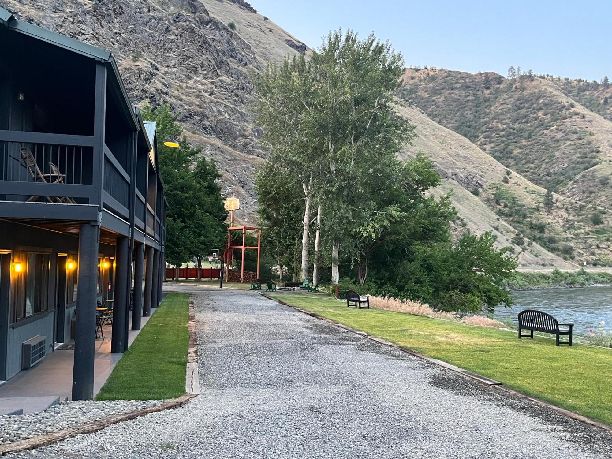 Steelhead Lodge Lucile Bagian luar foto